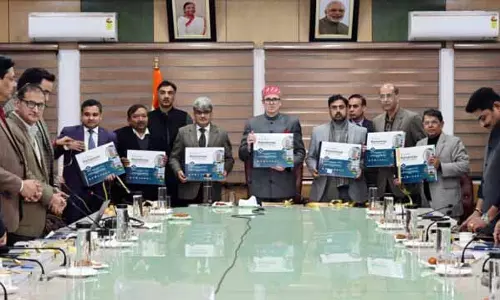 CM ने J&K के डिजिटल ट्रांसफॉर्मेशन पर आधारित कॉफी-टेबल बुक ‘समन्वय’ जारी की CM ने J&K के डिजिटल ट्रांसफॉर्मेशन पर आधारित कॉफी-टेबल बुक ‘समन्वय’ जारी की