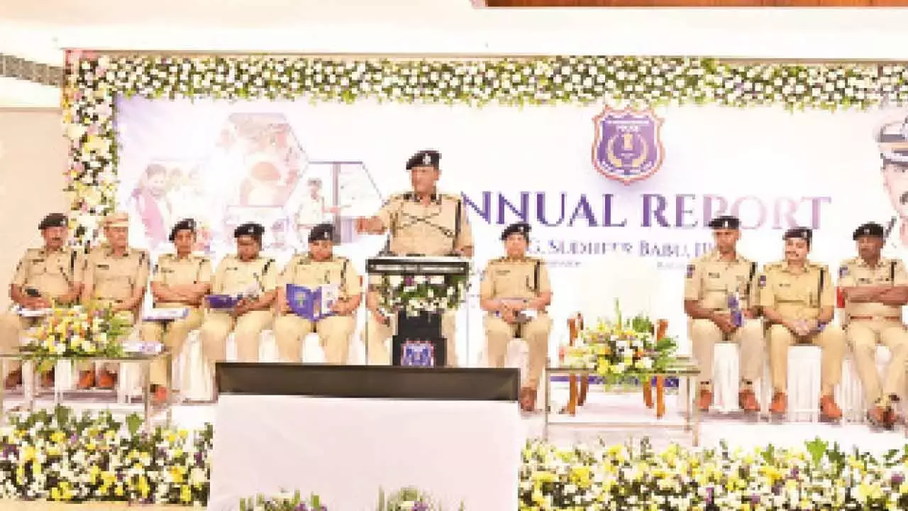 रचाकोंडा पुलिस वार्षिक रिपोर्ट 2025: अपहरण, छेड़छाड़, POCSO के मामले बढ़ रहे हैं रचाकोंडा पुलिस वार्षिक रिपोर्ट 2025: अपहरण, छेड़छाड़, POCSO के मामले बढ़ रहे हैं