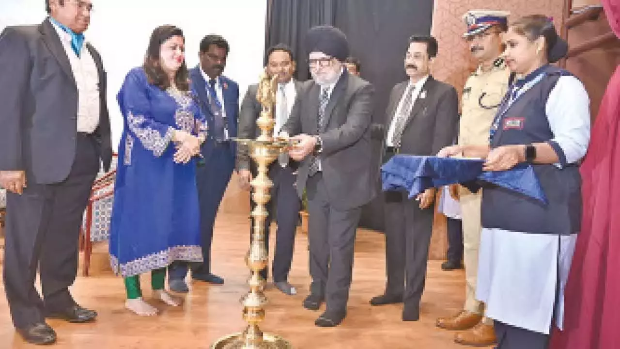 Telangana: APSA समिट में प्राइवेट सिक्योरिटी गार्ड्स के कल्याण पर फोकस Telangana: APSA समिट में प्राइवेट सिक्योरिटी गार्ड्स के कल्याण पर फोकस