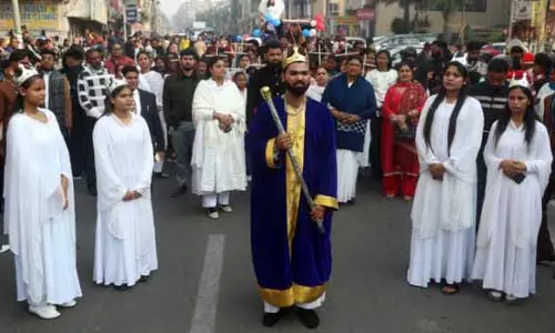 JAMMU: जॉइंट चर्चेस फेलोशिप ने रंगीन क्रिसमस जुलूस निकाला JAMMU: जॉइंट चर्चेस फेलोशिप ने रंगीन क्रिसमस जुलूस निकाला