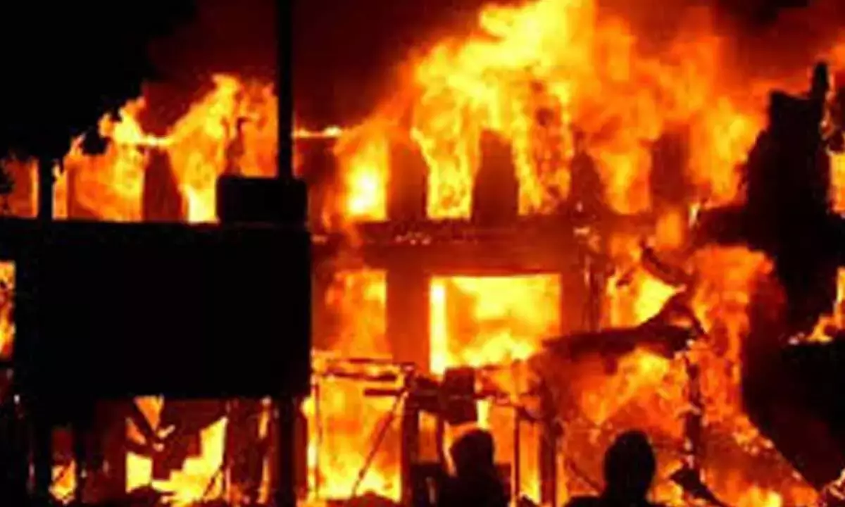 Telangana: उप्पल में एक फर्नीचर वर्कशॉप में भीषण आग लग गई