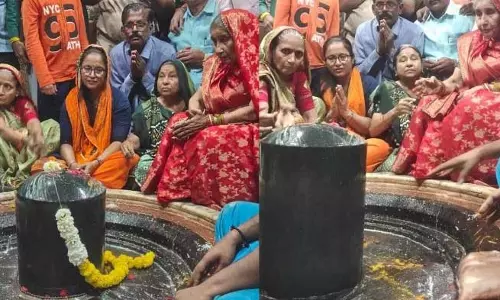 Jashodaben Modi संसद में बद्रीनाथ गईं, देश के लिए साड़ी पहनी Jashodaben Modi संसद में बद्रीनाथ गईं, देश के लिए साड़ी पहनी