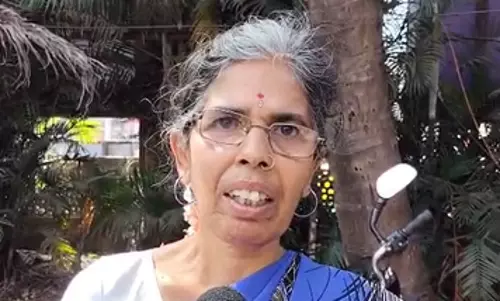 Karnataka: गृह लक्ष्मी योजना के लाभार्थी फंड रुकने पर परेशान Karnataka: गृह लक्ष्मी योजना के लाभार्थी फंड रुकने पर परेशान