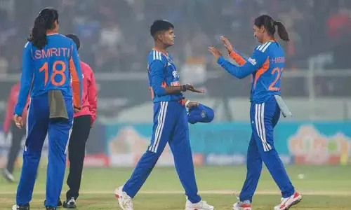 श्रीलंका ने Power Play में दो बड़े विकेट गंवा दिए श्रीलंका ने Power Play में दो बड़े विकेट गंवा दिए