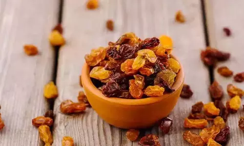 किशमिश और खजूर: Iron की कमी के लिए इन्हें लेना, आपको क्या जानना चाहिए किशमिश और खजूर: Iron की कमी के लिए इन्हें लेना, आपको क्या जानना चाहिए