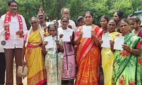 Modi Govt गरीबों को रोज़गार के अवसरों से वंचित कर रही