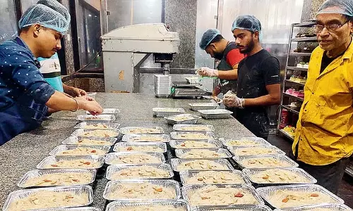 Christmas Cake जल्दी गायब हो जाता है, बंगाली परंपरा की खजूर कड़ी टक्कर देती Christmas Cake जल्दी गायब हो जाता है, बंगाली परंपरा की खजूर कड़ी टक्कर देती