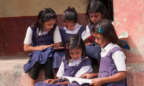 सरकारी स्कूल की uniforms की तस्करी के आरोप सरकारी स्कूल की uniforms की तस्करी के आरोप