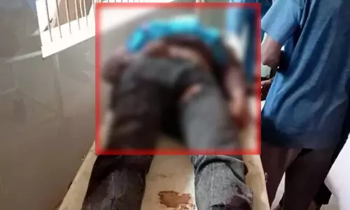 रेत से भरे तेज रफ्तार हाइवा ने बाइक सवार युवक को कुचला, मौके पर मौत रेत से भरे तेज रफ्तार हाइवा ने बाइक सवार युवक को कुचला, मौके पर मौत