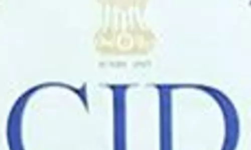 सीआईडी की टीम घटनास्थल पर पहुंची, अवैध माइक्रो फाइनेंस रैकेट पर कसा शिंकजा सीआईडी की टीम घटनास्थल पर पहुंची, अवैध माइक्रो फाइनेंस रैकेट पर कसा शिंकजा