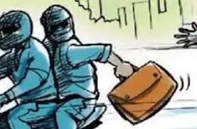 Bihar: दिनदहाड़े सीएसपी संचालक से 2.25 लाख की लूट Bihar: दिनदहाड़े सीएसपी संचालक से 2.25 लाख की लूट