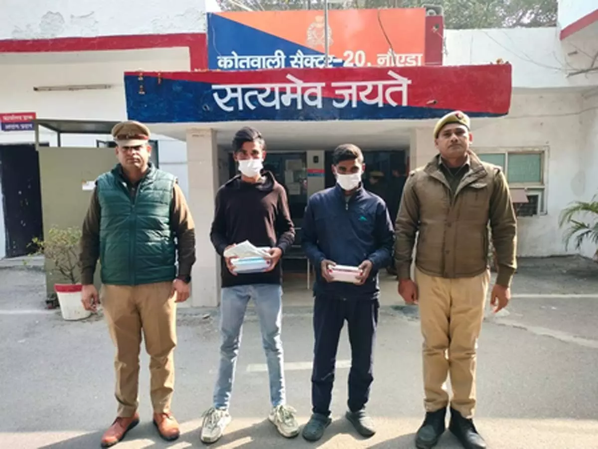 मोबाइल चोरी गिरोह के दो शातिर आरोपी गिरफ्तार, अवैध हथियार बरामद मोबाइल चोरी गिरोह के दो शातिर आरोपी गिरफ्तार, अवैध हथियार बरामद