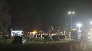 Netherlands: क्रिसमस परेड के दौरान दर्दनाक हादसा, 9 लोग घायल Netherlands: क्रिसमस परेड के दौरान दर्दनाक हादसा, 9 लोग घायल