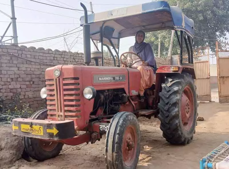 Sirsa की महिला किसान प्रेरणा की किरण Sirsa की महिला किसान प्रेरणा की किरण