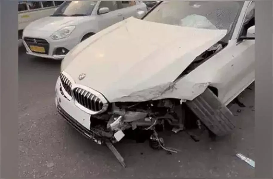 Ludhiana : बीच सड़क BMW का तांडव, डिवाइडर को टक्कर मार चालक फरार Ludhiana : बीच सड़क BMW का तांडव, डिवाइडर को टक्कर मार चालक फरार