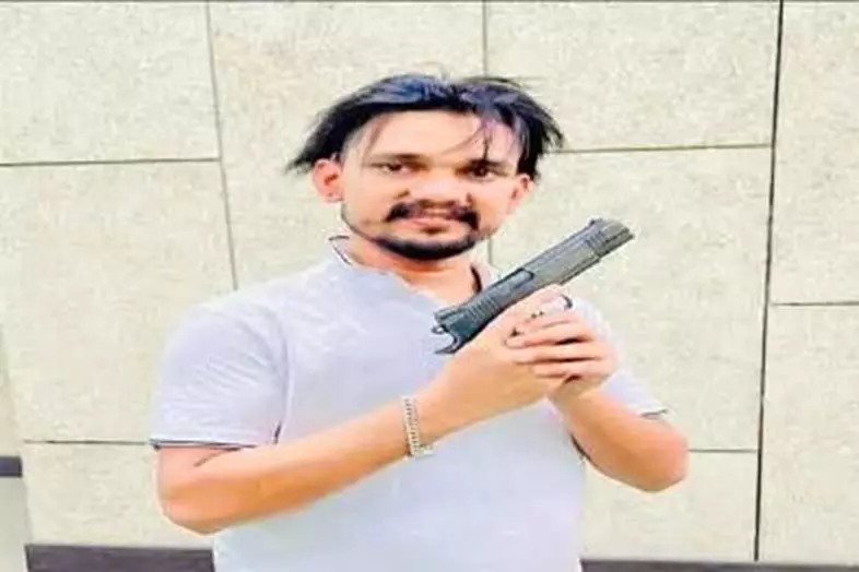 BREAKING: लॉरेंस बिश्नोई के बचपन का दोस्त है गैंगस्टर मयंक सिंह, रायपुर लाने की तैयारी BREAKING: लॉरेंस बिश्नोई के बचपन का दोस्त है गैंगस्टर मयंक सिंह, रायपुर लाने की तैयारी