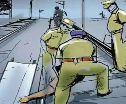 Banda: ड्यूटी के दौरान ट्रेन दुर्घटना, गेटमैन की जान गई Banda: ड्यूटी के दौरान ट्रेन दुर्घटना, गेटमैन की जान गई
