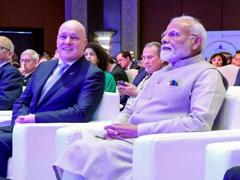 न्यूज़ीलैंड के PM लक्सन ने भारत-न्यूज़ीलैंड FTA को फायदेमंद बताया न्यूज़ीलैंड के PM लक्सन ने भारत-न्यूज़ीलैंड FTA को फायदेमंद बताया