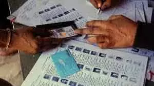 Bengal में 27 दिसंबर से SIR सुनवाई के पहले चरण में 32 लाख अनमैप्ड वोटर्स को बुलाया जाएगा Bengal में 27 दिसंबर से SIR सुनवाई के पहले चरण में 32 लाख अनमैप्ड वोटर्स को बुलाया जाएगा