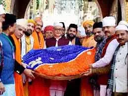 Rijiju ने केंद्र सरकार की ओर से अजमेर शरीफ दरगाह पर चादर चढ़ाई Rijiju ने केंद्र सरकार की ओर से अजमेर शरीफ दरगाह पर चादर चढ़ाई