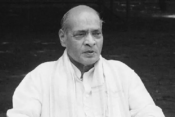 Andhra के राज्यपाल, तेलंगाना के सीएम ने पूर्व पीएम नरसिम्हा राव को श्रद्धांजलि दी Andhra के राज्यपाल, तेलंगाना के सीएम ने पूर्व पीएम नरसिम्हा राव को श्रद्धांजलि दी