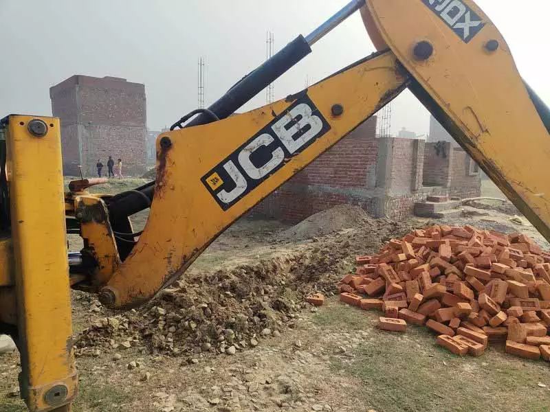 GLADA ने तीन अवैध कॉलोनियों को गिराया, डेवलपर्स के खिलाफ FIR की सिफारिश की GLADA ने तीन अवैध कॉलोनियों को गिराया, डेवलपर्स के खिलाफ FIR की सिफारिश की