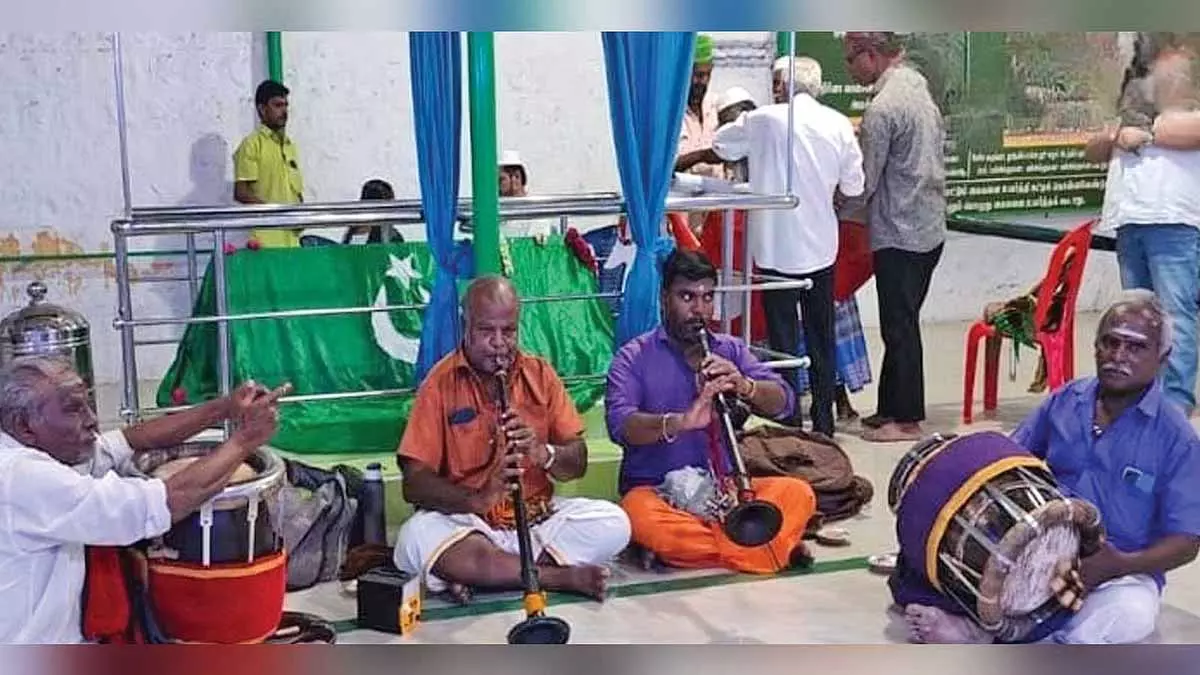 Thiruparankundram दरगाह में समकालिक कंदूरी का आयोजन Thiruparankundram दरगाह में समकालिक कंदूरी का आयोजन