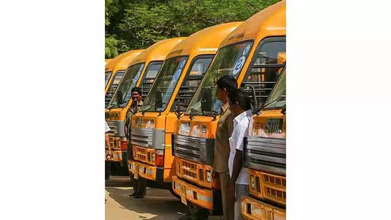 राजनीतिक कार्यक्रमों के लिए स्कूल के वाहनों का इस्तेमाल न करें: School Association राजनीतिक कार्यक्रमों के लिए स्कूल के वाहनों का इस्तेमाल न करें: School Association