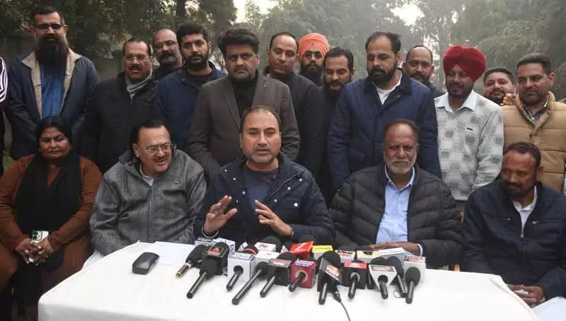 Ludhiana: कांग्रेस की इंडी ने नगर निकाय अधिकारियों की मनमानी पर निशाना साधा Ludhiana: कांग्रेस की इंडी ने नगर निकाय अधिकारियों की मनमानी पर निशाना साधा