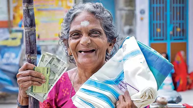 चुनाव नज़दीक हैं, Tamil Nadu सरकार पोंगल गिफ्ट हैंपर्स के साथ 3,000 रुपये कैश देने पर विचार कर रही है चुनाव नज़दीक हैं, Tamil Nadu सरकार पोंगल गिफ्ट हैंपर्स के साथ 3,000 रुपये कैश देने पर विचार कर रही है