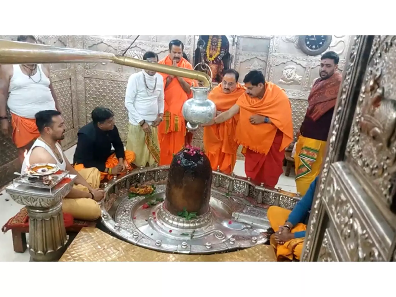Nadda और यादव ने महाकालेश्वर मंदिर में पूजा की Nadda और यादव ने महाकालेश्वर मंदिर में पूजा की