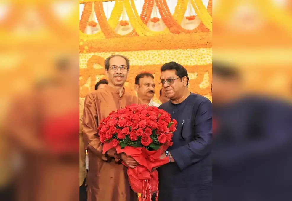 ठाकरे भाइयों का बीएमसी चुनावों के लिए गठबंधन लगभग पक्का, बुधवार 12 बजे औपचारिक ऐलान ठाकरे भाइयों का बीएमसी चुनावों के लिए गठबंधन लगभग पक्का, बुधवार 12 बजे औपचारिक ऐलान