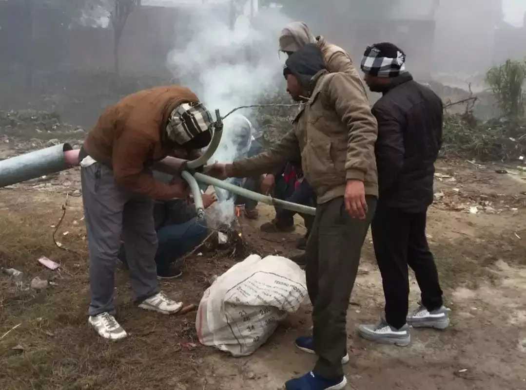 Nawabganj: ग्रामीणों ने बिजली बहाली के लिए प्रशासन से की अपील Nawabganj: ग्रामीणों ने बिजली बहाली के लिए प्रशासन से की अपील