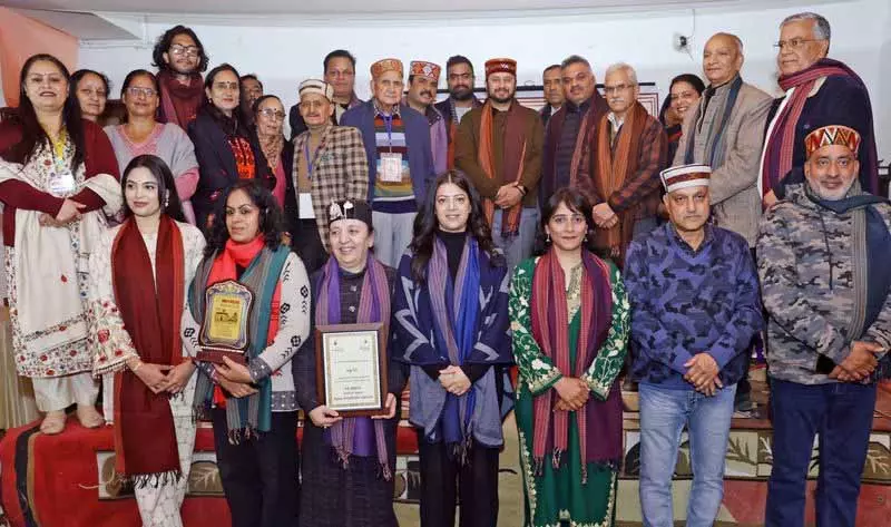 नेशनल हेरिटेज ट्रस्ट ने Mandi में कलाकारों और लेखकों को सम्मानित किया नेशनल हेरिटेज ट्रस्ट ने Mandi में कलाकारों और लेखकों को सम्मानित किया