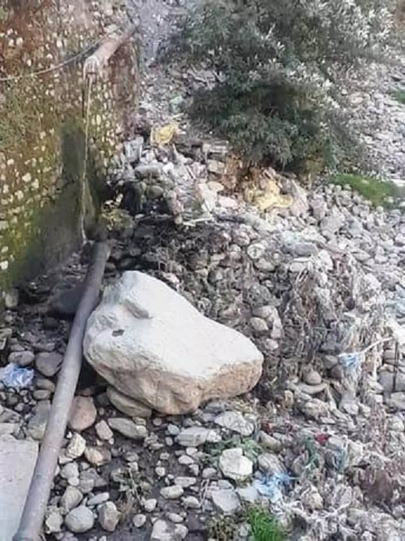 ब्यास नदी में सीवेज छोड़ने से Bhuntar में सार्वजनिक स्वास्थ्य को खतरा पैदा हो रहा है ब्यास नदी में सीवेज छोड़ने से Bhuntar में सार्वजनिक स्वास्थ्य को खतरा पैदा हो रहा है