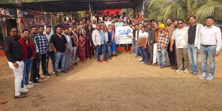 ओडिया आईटी पेशेवरों ने अवसरों की कमी पर दुख जताया। ओडिया आईटी पेशेवरों ने अवसरों की कमी पर दुख जताया।