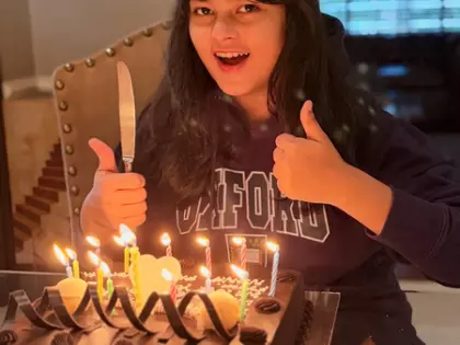 Neelam Kothari सोनी ने बेटी का जन्मदिन मनाया Neelam Kothari सोनी ने बेटी का जन्मदिन मनाया