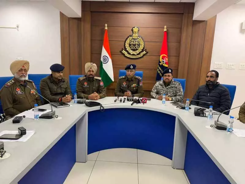 Ludhiana: ट्रक ड्राइवर की हत्या के आरोप में पूर्व सरपंच समेत 4 लोग गिरफ्तार Ludhiana: ट्रक ड्राइवर की हत्या के आरोप में पूर्व सरपंच समेत 4 लोग गिरफ्तार