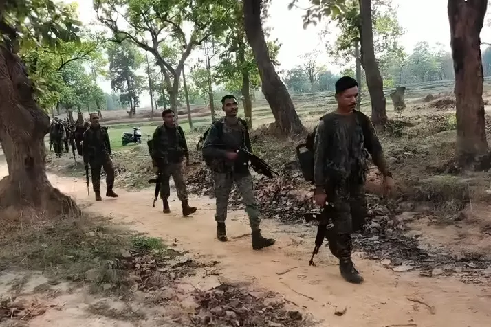 Odisha में कुल 1.48 करोड़ रुपये का इनाम पाने वाले 22 माओवादियों ने सरेंडर कर दिया Odisha में कुल 1.48 करोड़ रुपये का इनाम पाने वाले 22 माओवादियों ने सरेंडर कर दिया
