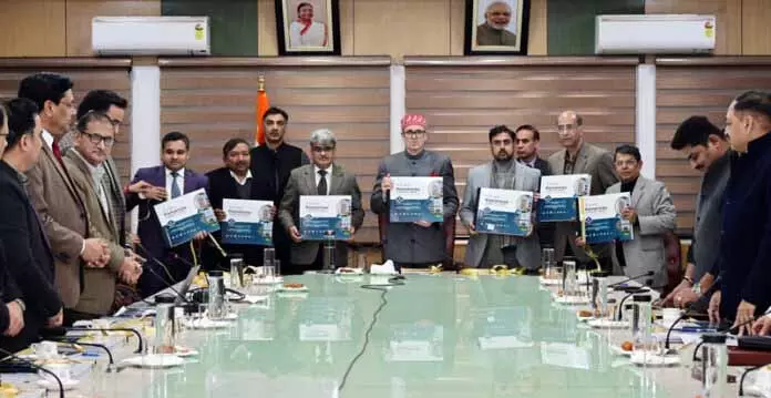 CM ने J&K के डिजिटल ट्रांसफॉर्मेशन पर आधारित कॉफी-टेबल बुक ‘समन्वय’ जारी की CM ने J&K के डिजिटल ट्रांसफॉर्मेशन पर आधारित कॉफी-टेबल बुक ‘समन्वय’ जारी की