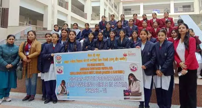 IIT जम्मू ने एजुकेशनल आउटरीच विजिट पर स्कूली छात्रों की मेजबानी की IIT जम्मू ने एजुकेशनल आउटरीच विजिट पर स्कूली छात्रों की मेजबानी की