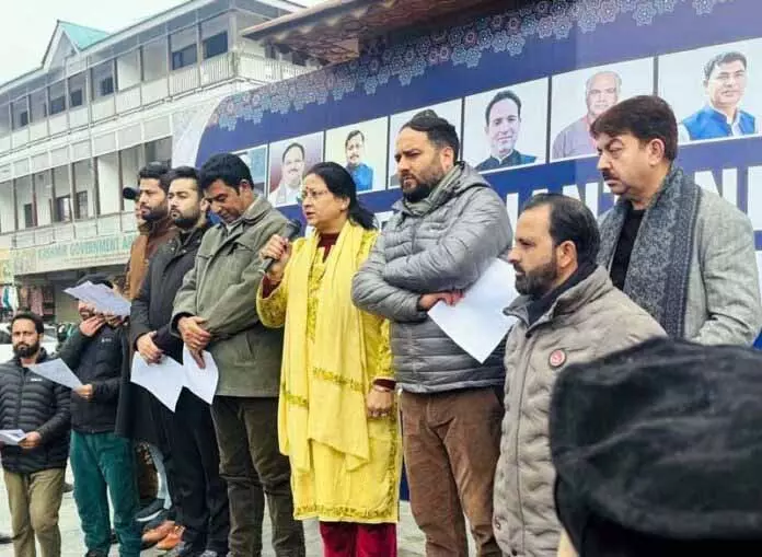 BJP ने श्रीनगर के लाल चौक पर स्वदेशी संकल्प अभियान शुरू किया BJP ने श्रीनगर के लाल चौक पर स्वदेशी संकल्प अभियान शुरू किया