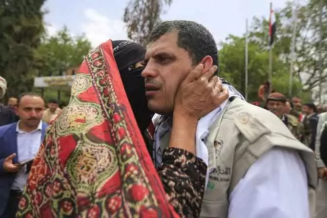 Yemen शांति की ओर: सरकार और हूतियों के बीच 3,000 कैदियों की अदला-बदली पर समझौता Yemen शांति की ओर: सरकार और हूतियों के बीच 3,000 कैदियों की अदला-बदली पर समझौता