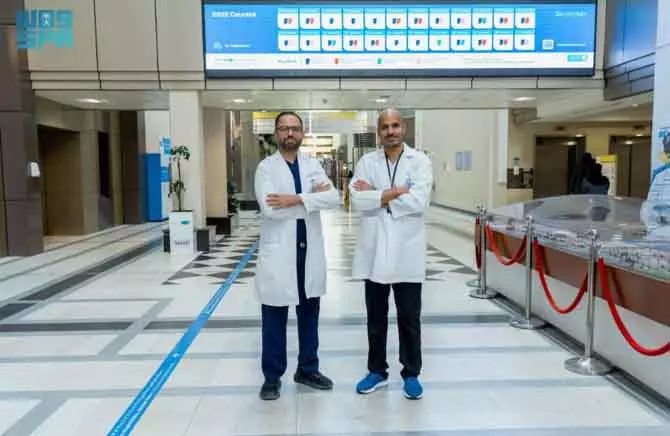 King Saud University की बड़ी उपलब्धि: बिना चीरा लगाए निकाला खोपड़ी का ट्यूमर King Saud University की बड़ी उपलब्धि: बिना चीरा लगाए निकाला खोपड़ी का ट्यूमर
