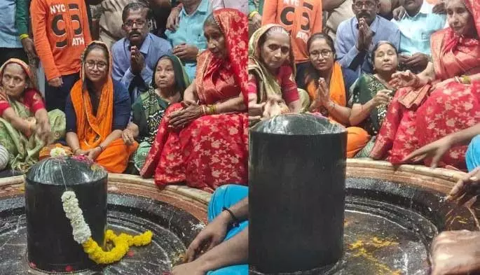 Jashodaben Modi संसद में बद्रीनाथ गईं, देश के लिए साड़ी पहनी Jashodaben Modi संसद में बद्रीनाथ गईं, देश के लिए साड़ी पहनी