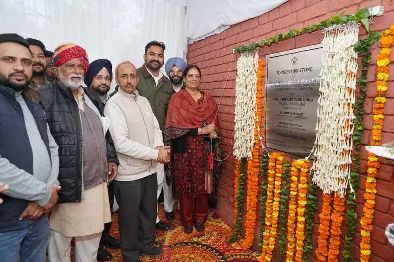 Chandigarh के मेयर ने बुराइल में सीवरेज नेटवर्क के अपग्रेडेशन के लिए आधारशिला रखी Chandigarh के मेयर ने बुराइल में सीवरेज नेटवर्क के अपग्रेडेशन के लिए आधारशिला रखी
