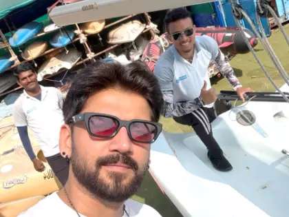 Zaheer इकबाल ने समुद्र में किया सेलिंग लेसन का आनंद Zaheer इकबाल ने समुद्र में किया सेलिंग लेसन का आनंद
