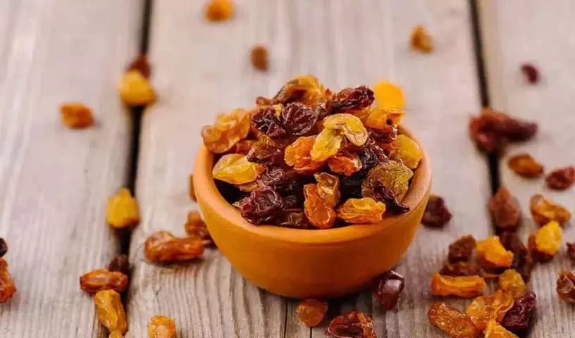 किशमिश और खजूर: Iron की कमी के लिए इन्हें लेना, आपको क्या जानना चाहिए किशमिश और खजूर: Iron की कमी के लिए इन्हें लेना, आपको क्या जानना चाहिए