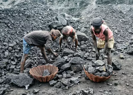 वाणिज्यिक कोयला ब्लॉकों की नीलामी के 14वें दौर में 24 ब्लॉकों के लिए 49 बोलियां प्राप्त हुईं वाणिज्यिक कोयला ब्लॉकों की नीलामी के 14वें दौर में 24 ब्लॉकों के लिए 49 बोलियां प्राप्त हुईं