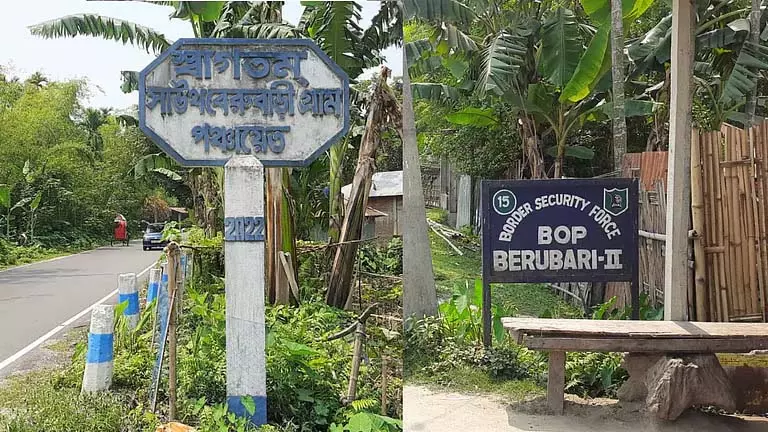Bangladesh में बढ़ती गर्मी का सामना, सीमावर्ती 6 गांवों के लोग रात भर जागते रहे Bangladesh में बढ़ती गर्मी का सामना, सीमावर्ती 6 गांवों के लोग रात भर जागते रहे